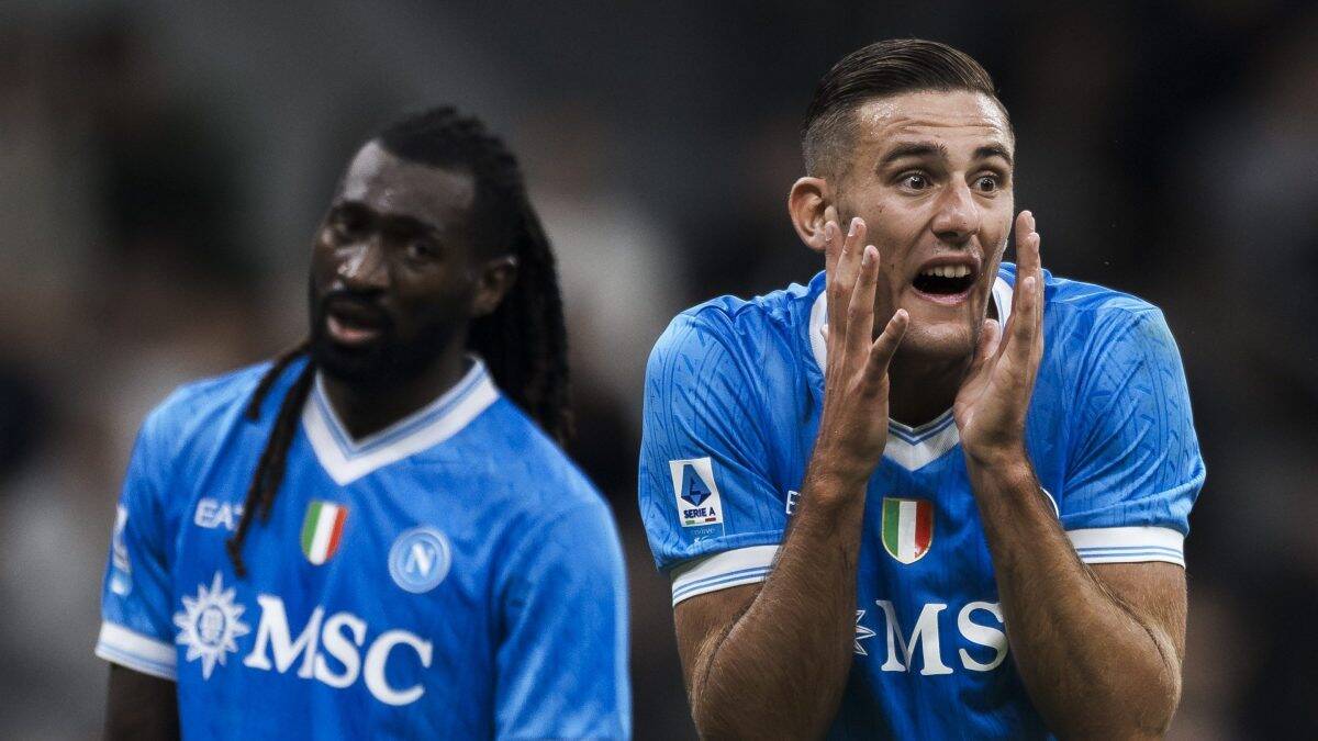 Lorenzo Lucca Napoli prestazione deludente e regolamento FIFA Lorenzo Lucca Napoli prestazione deludente e regolamento FIFA